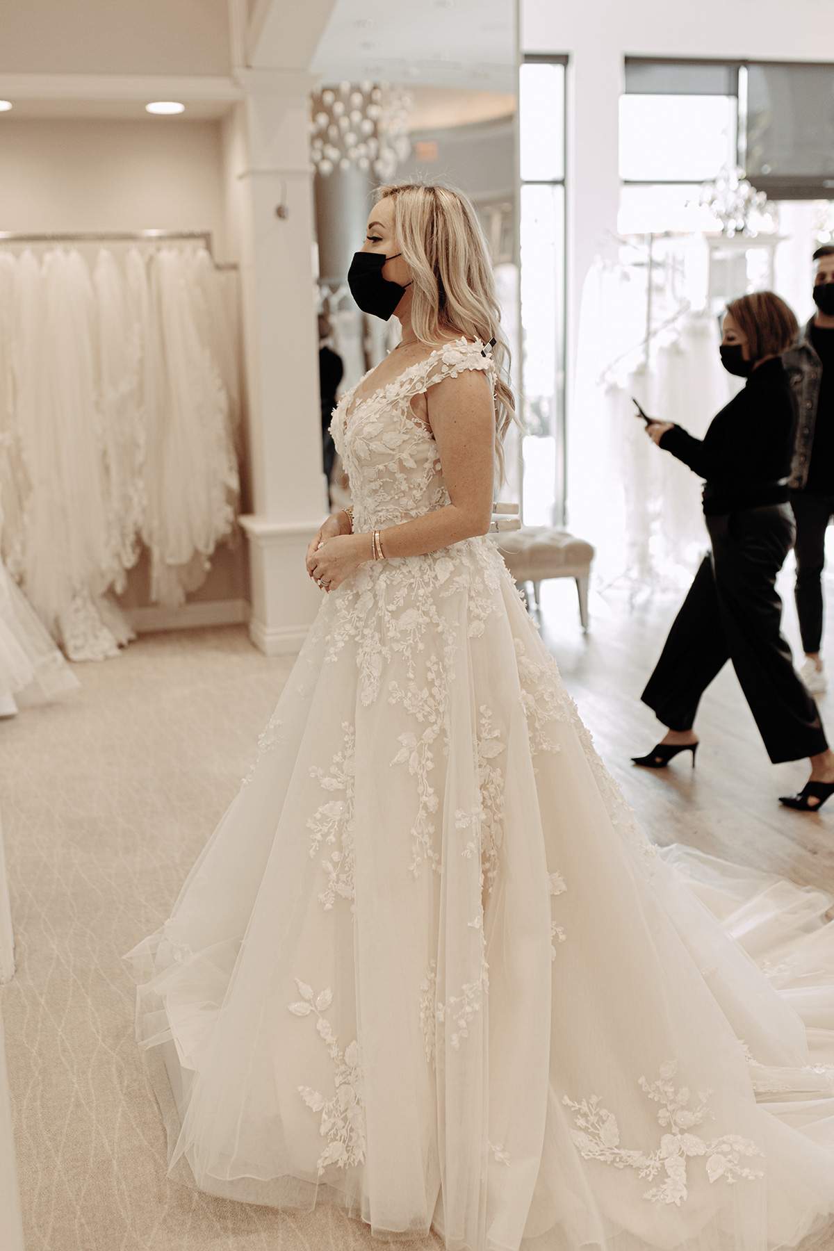 Hayley from Blondie In The City Creates Her Custom Casablanca Gown!