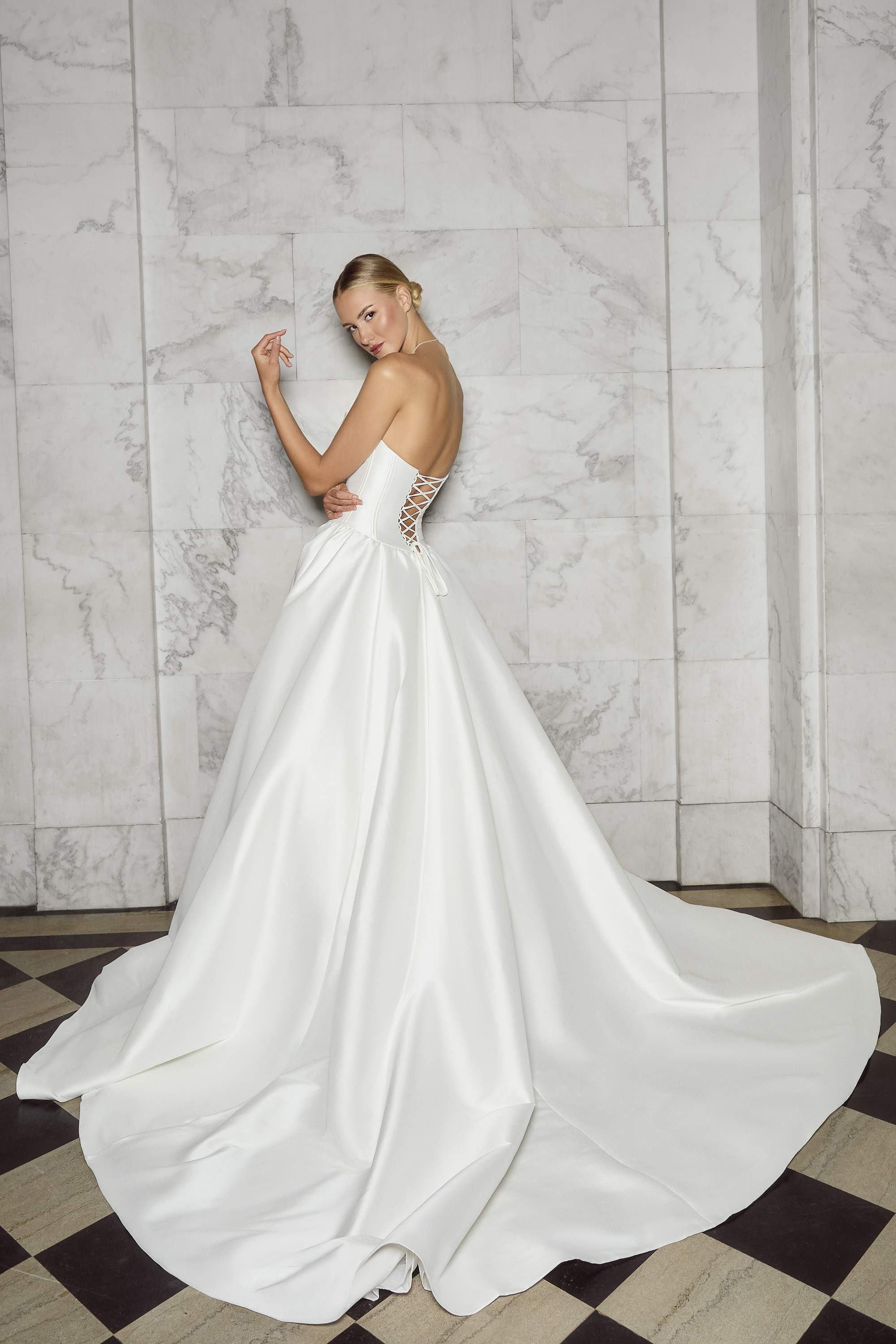 Trending Now: Wedding Gowns for the Winter Bride