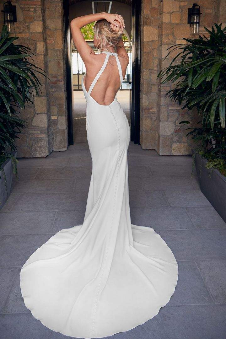 7 Stunning Ways to Accessorize Low Back or Backless Dresses with a Wed –  One Blushing Bride Custom Wedding Veils