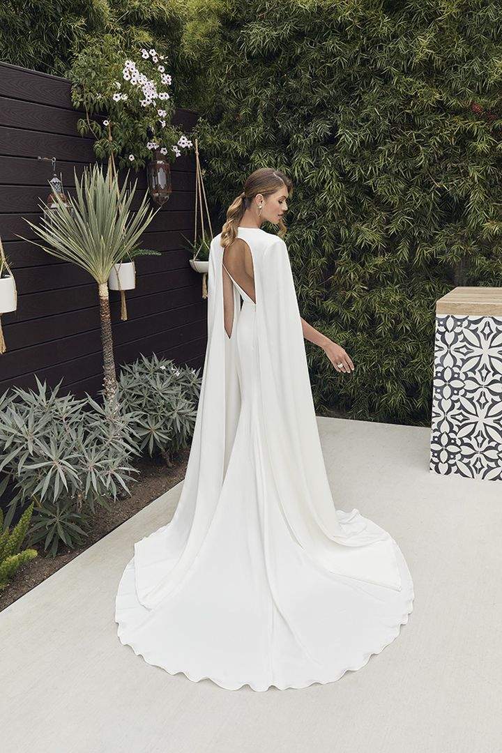 Make a Statement on Your Wedding Day with a Glamorous Cape