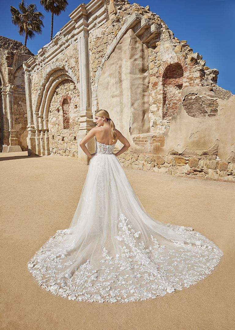 CHIC WEDDING PANTSUITS FOR YOUR 2022 WEDDING