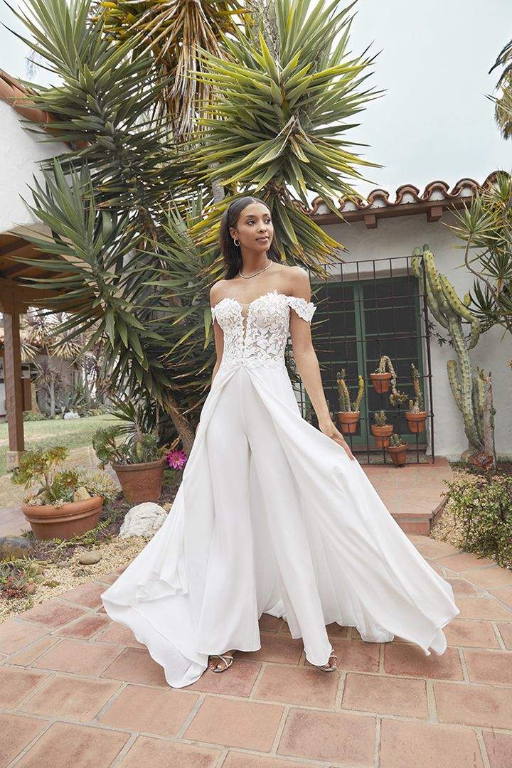 CHIC WEDDING PANTSUITS FOR YOUR 2022 WEDDING / Blog / Casablanca Bridal