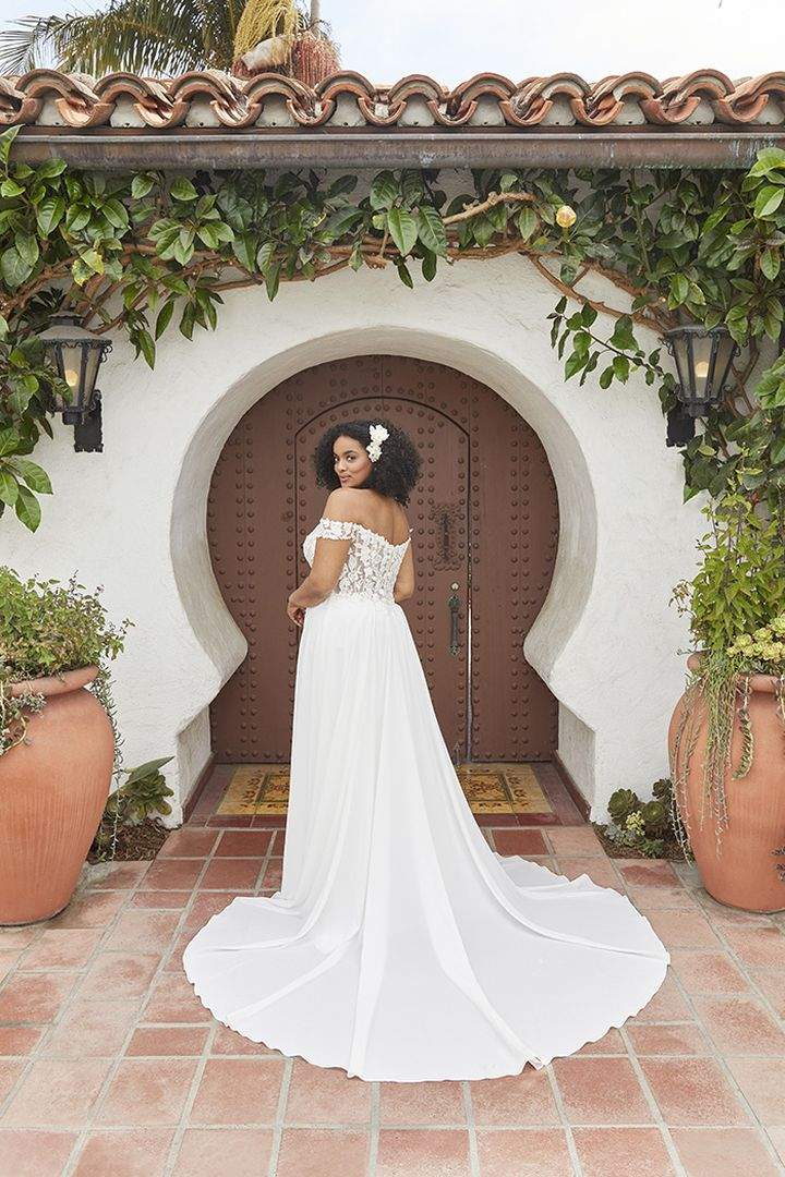 CHIC WEDDING PANTSUITS FOR YOUR 2022 WEDDING